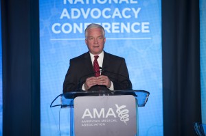 Dr. Joe Thompson accepts award.